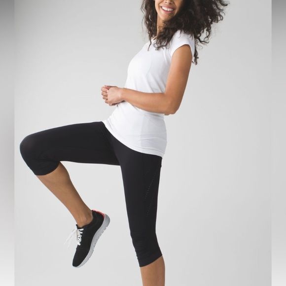 lululemon athletica Pants - Lululemon Stop At Nothing Crop Tight size 6.